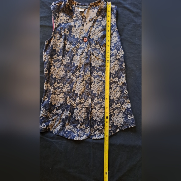 Intriguing Threads. Size medium vest. Vintage. - Picture 2 of 5